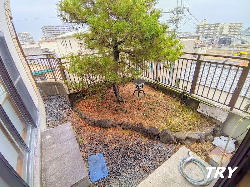 バルコニー　お庭のような広いバルコニー