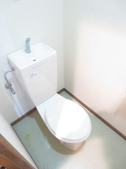トイレ　別の部屋の参考写真です。