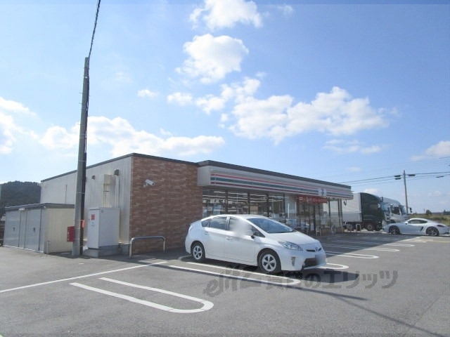 コンビニ　セブンイレブン土山中学校前店（コンビニ）まで500m