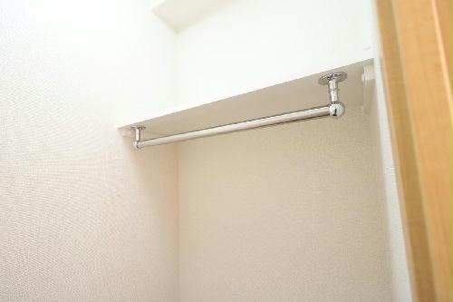 その他　ハンガーパイプ付きでスッキリ収納