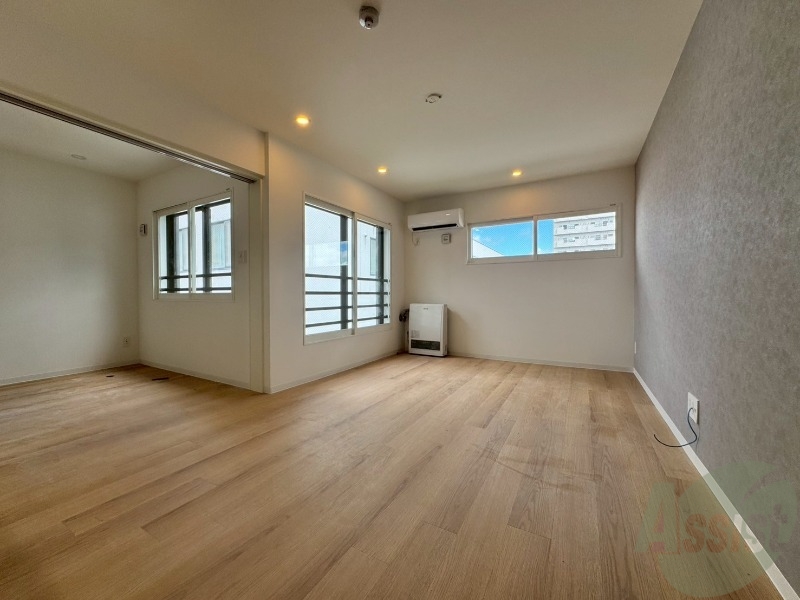 居室・リビング　広々としたリビングですね。使い勝手がよさそうですね！