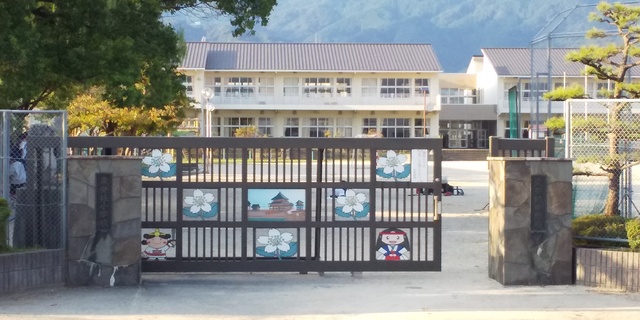 小学校　吉野ケ里町立東脊振小学校（小学校）まで350m