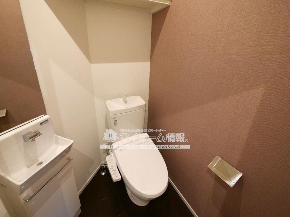 トイレ　冬にうれしい暖房便座、もちろん温水洗浄も！