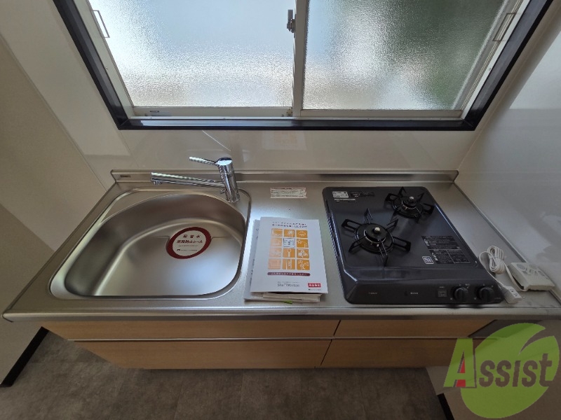 キッチン　２口ガスコンロ付きのキッチンスペースです。