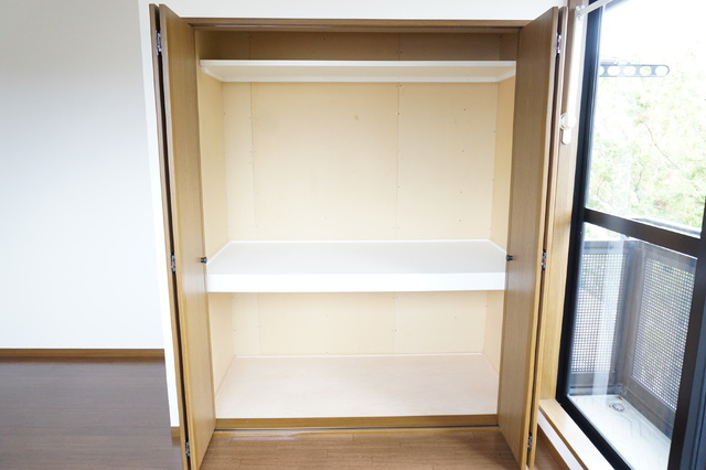 収納　７帖洋室の物入です☆