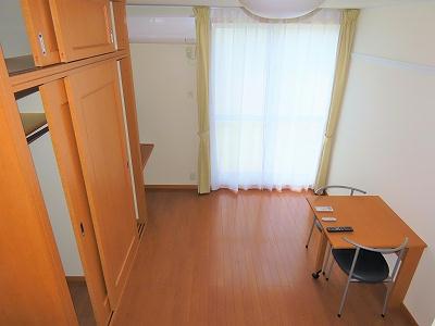 居室・リビング　ベッド上からのアングルです