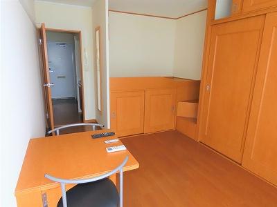 居室・リビング　家具家電が備え付けのお部屋です