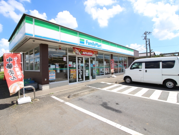 コンビニ　ファミリーマート阿見中央店（コンビニ）まで800m