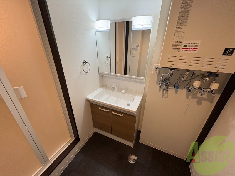 洗面設備　お洒落な独立洗面化粧台になっておりました！