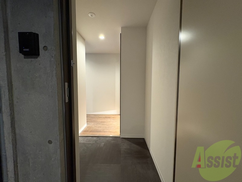 玄関　玄関です。ご覧の通り広々としていますね。