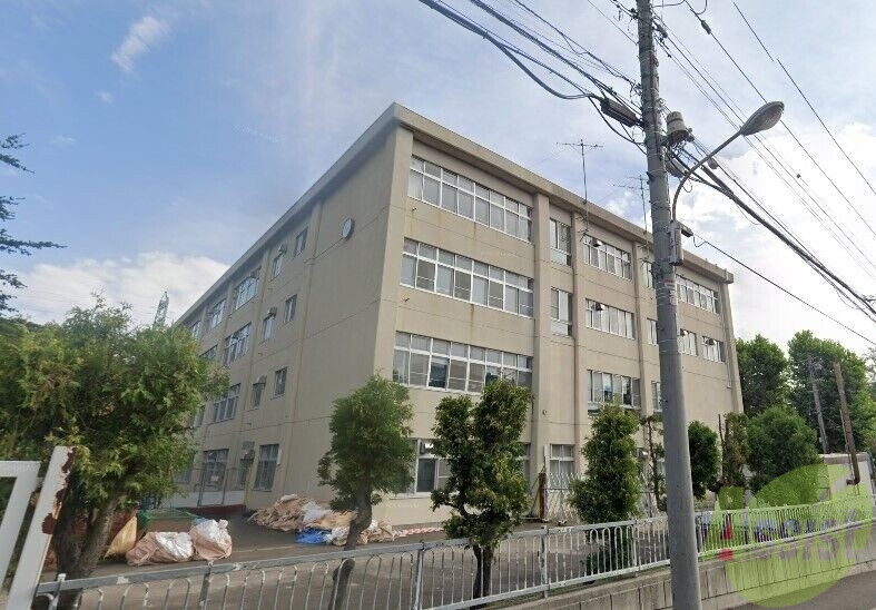中学校　札幌市立陵陽中学校（中学校）まで732m
