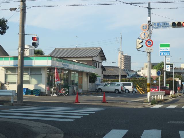 コンビニ　ファミリーマート（コンビニ）まで240m