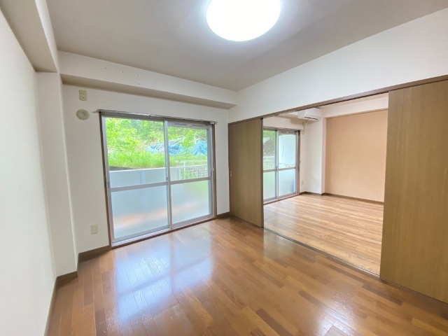 その他部屋・スペース　リビング横の６帖洋室です