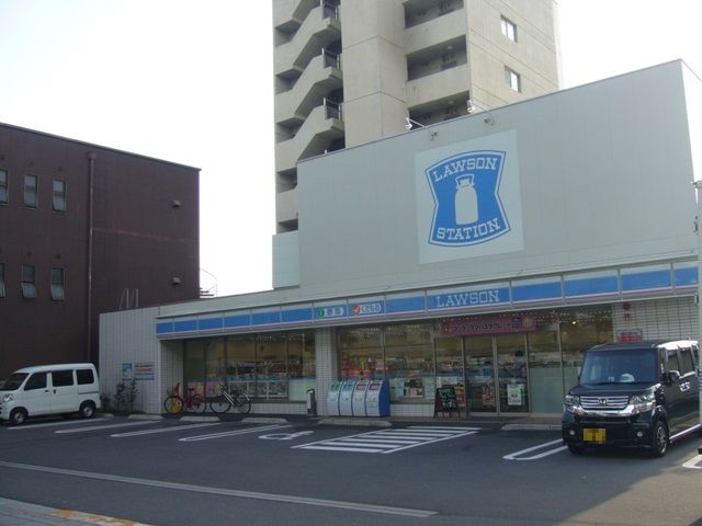 コンビニ　ローソン　萩野通2丁目店（コンビニ）まで323m