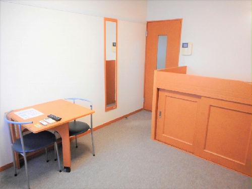 居室・リビング　カーペットのお部屋です