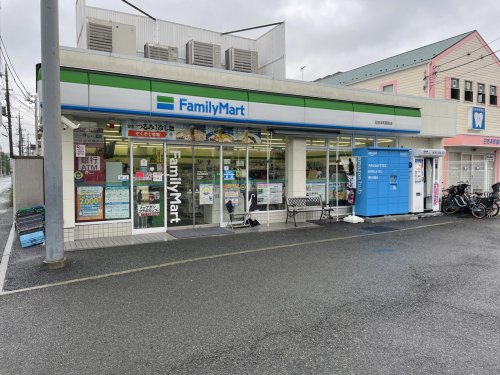 コンビニ　ファミリーマート 日吉本町駅前店（コンビニ）まで1056m