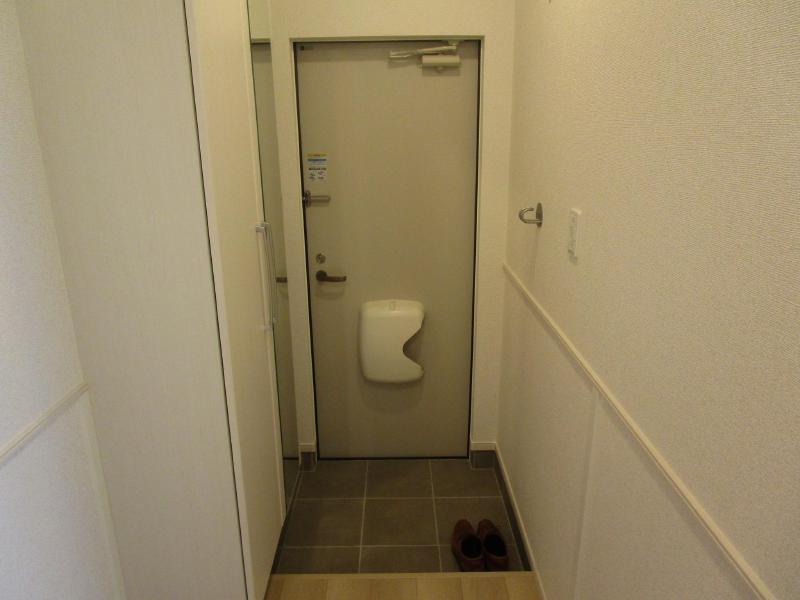 シャルフ赤江IIIの玄関写真