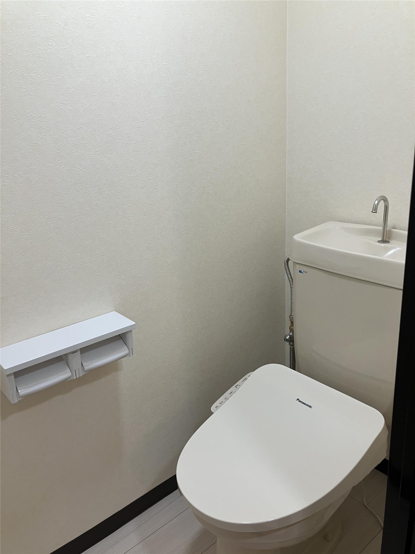 トイレ　温水洗浄便座は新品です！