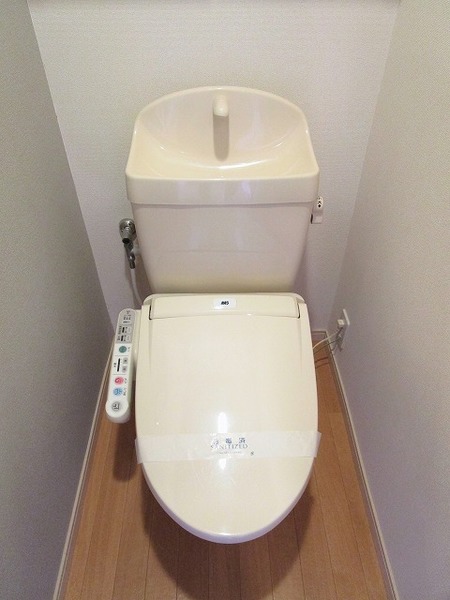 トイレ　温水洗浄便座