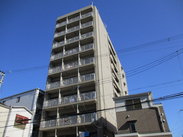 建物外観　前に建物がなくとても日当たりの良いマンションです