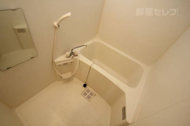 バス・シャワールーム　※５０１号室の内装写真参照