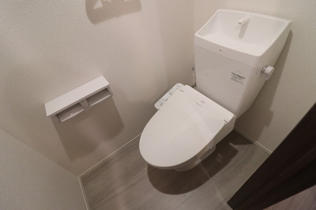 トイレ　温水洗浄暖房便座