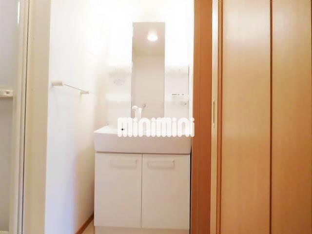 洗面設備　独立洗髪洗面化粧台付きです。