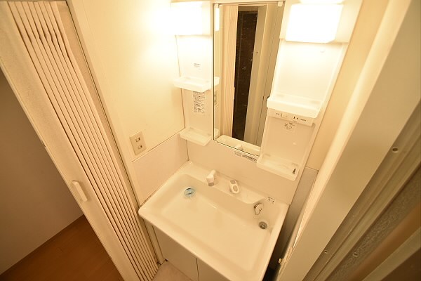 洗面設備　別部屋の参考写真です