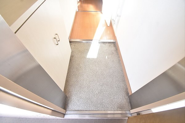 玄関　別部屋の参考写真です