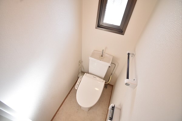 トイレ　別部屋の参考写真です