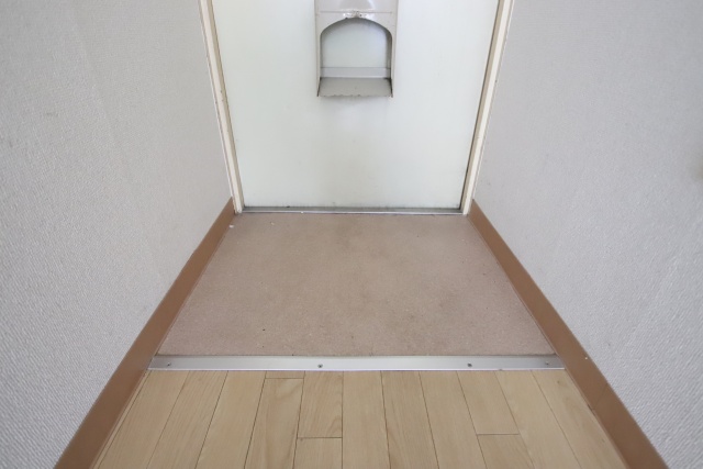 玄関　※別部屋の参考写真の為、原状優先です。