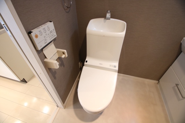 トイレ　※別室の参考写真の為、現況優先です。