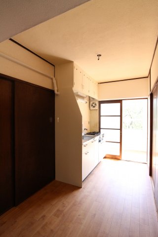 多聞台ビル2号棟の居間写真