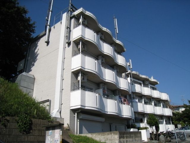 建物外観　～明星大学・帝京大学・中央大学・徒歩圏内ですよ～