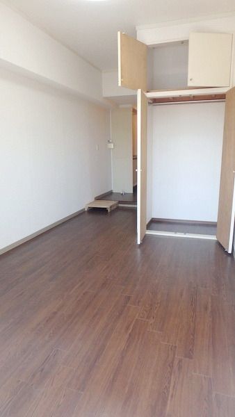 居室・リビング　～６帖広いですね～