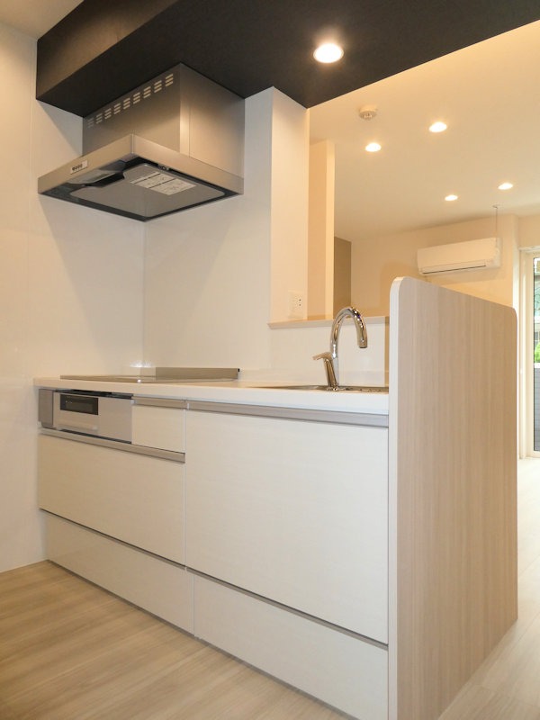 キッチン　３口のＩＨシステムキッチンでお料理はかどる☆