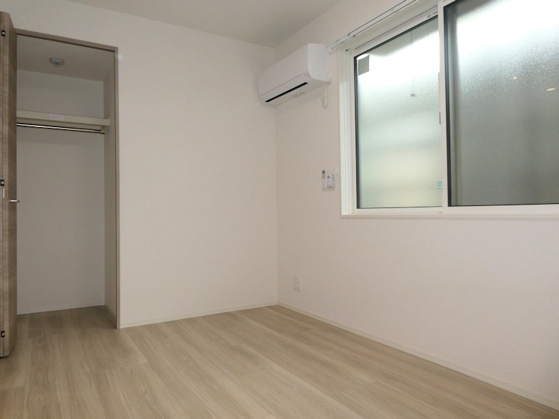 その他部屋・スペース　各部屋５帖以上のスペースで大きいベッドも置ける広さ♪