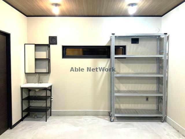 洗面設備　１Ｆ手洗い場・収納棚