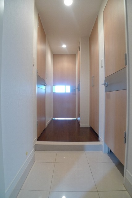 玄関　タイル貼で清潔感のある玄関です♪