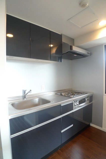 キッチン　ガスコンロ３口・グリル付のシステムキッチン