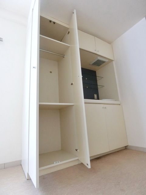 収納　☆キッチン横に収納☆