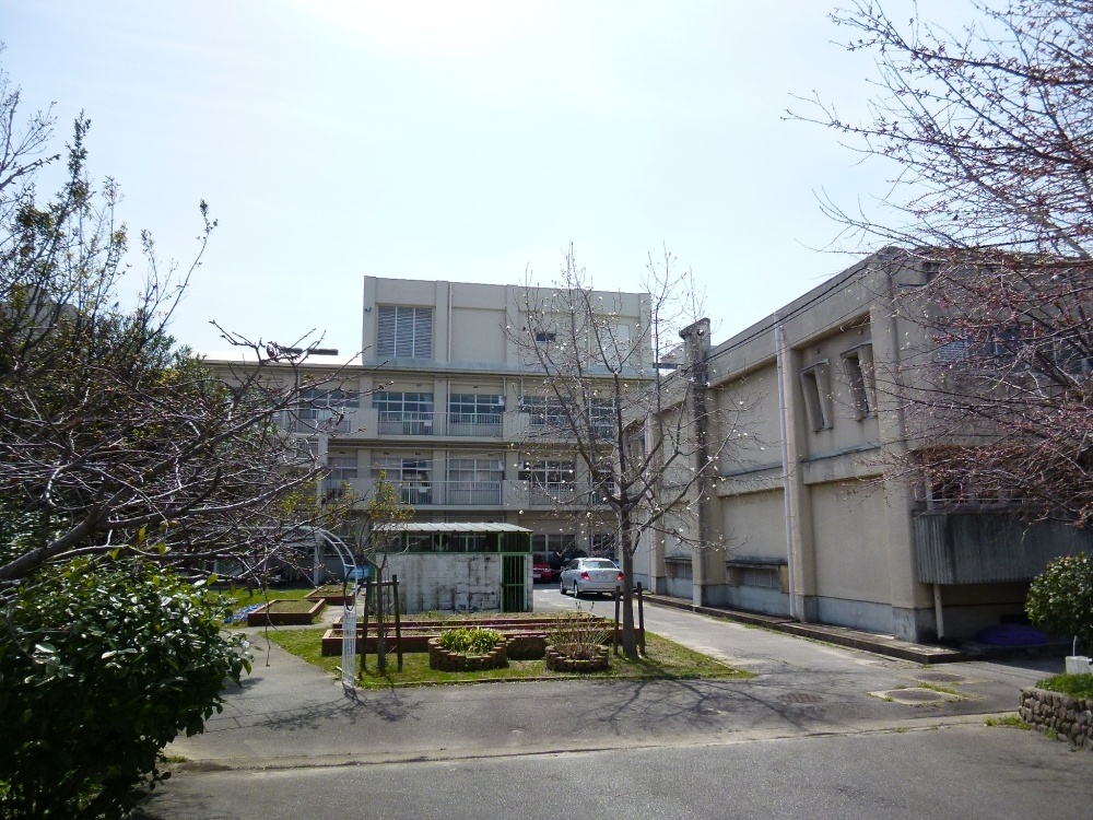 小学校　宝塚市立　光明小学校（小学校）まで168m
