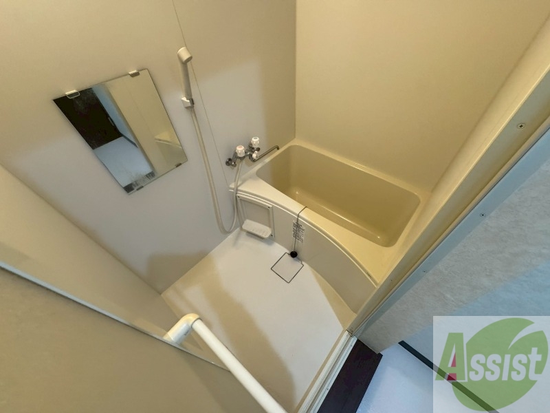 バス・シャワールーム　ユニットバスです。疲れを癒すのに欠かせませんね！