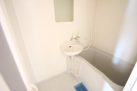 洗面設備　※別号室の写真です。