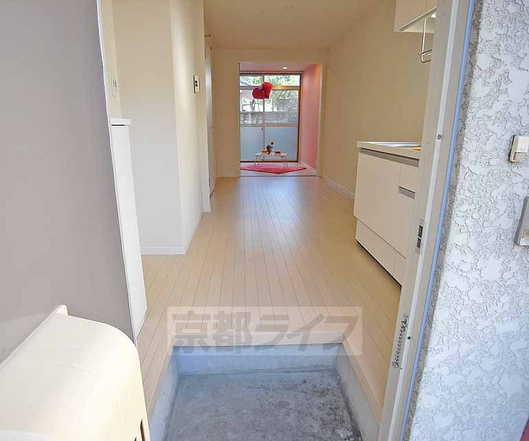 玄関　玄関は一段上がり。