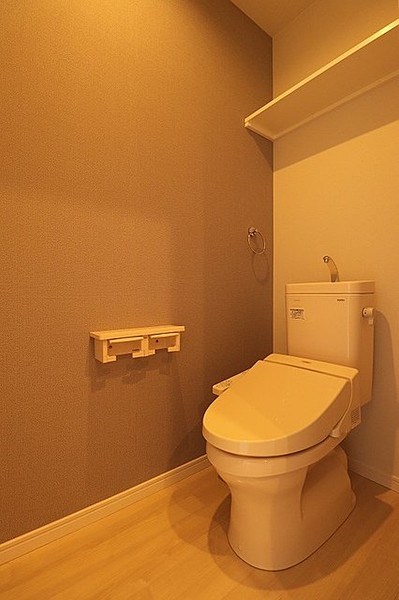 トイレ　※同タイプ別号室参考写真