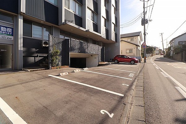 駐車場　敷地内駐車場