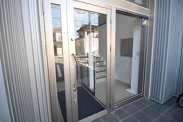 エントランス　エントランスはオートロック付き