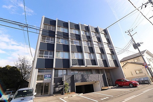 建物外観　外壁も修繕済みです