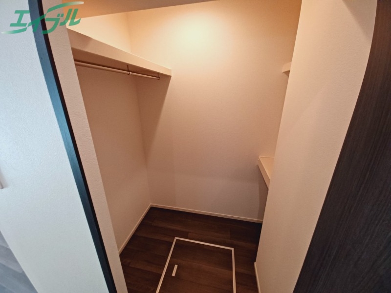 収納　同型参考写真